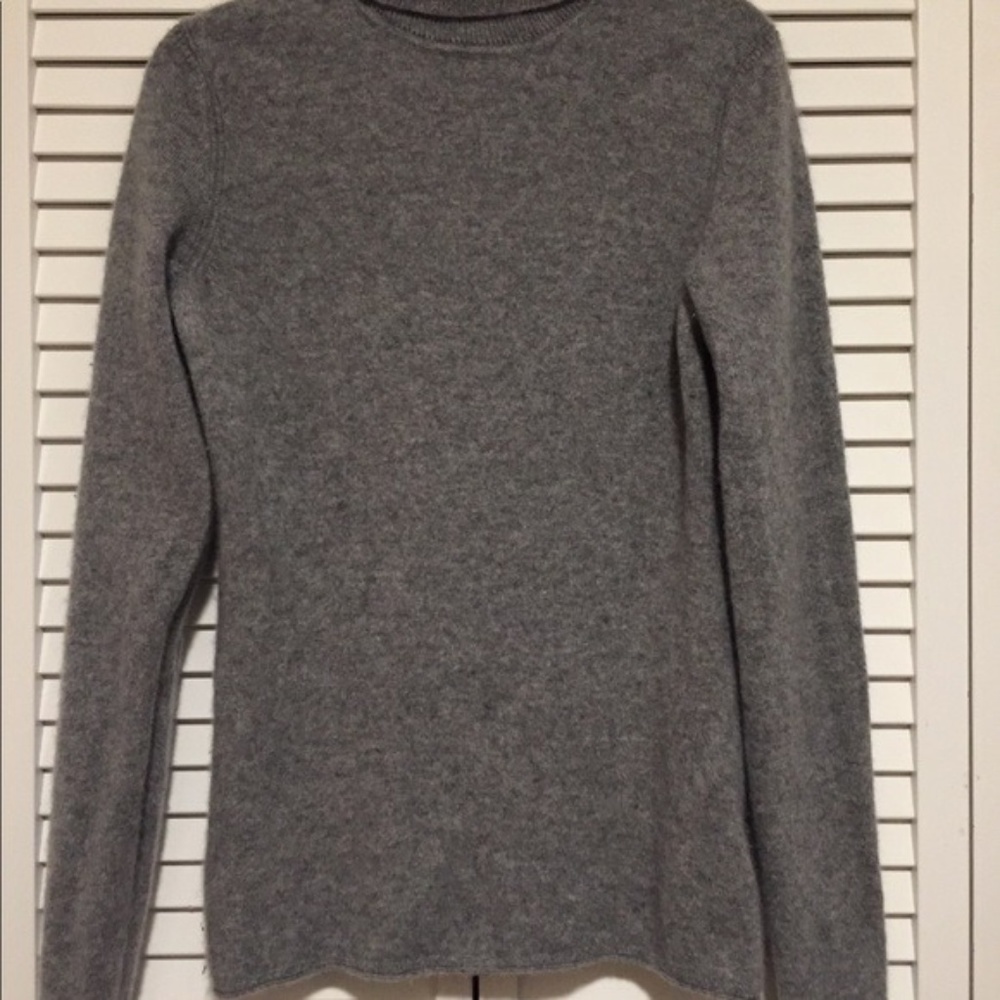 Gorgeous Magaschoni Cashmere Turtleneck